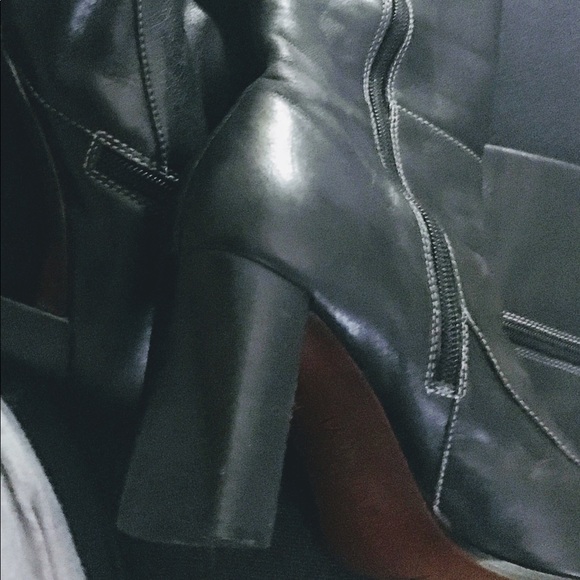 Anne Klein black knee high boots 👢zip up S. 8 1/2 - Picture 3 of 8